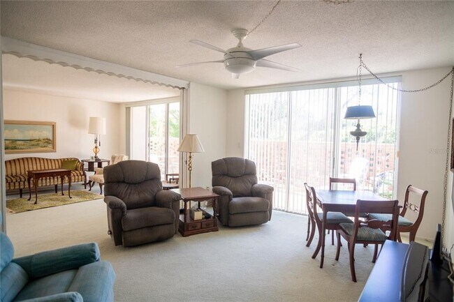 Building Photo - 2630 Pearce Dr