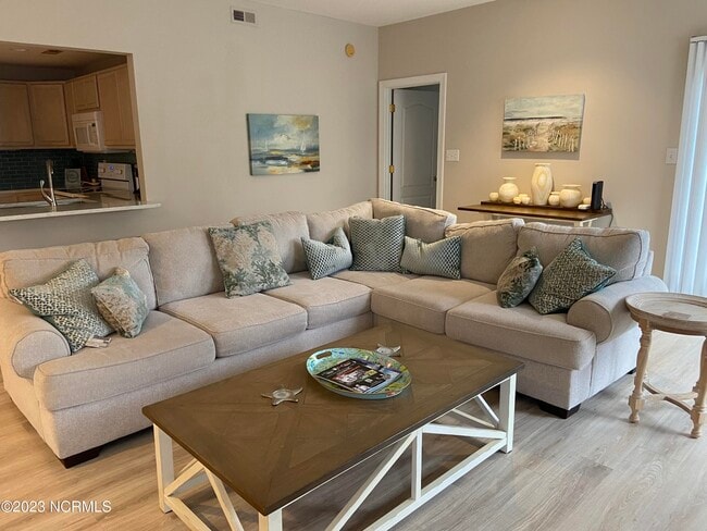 Building Photo - 404 Penny Ln