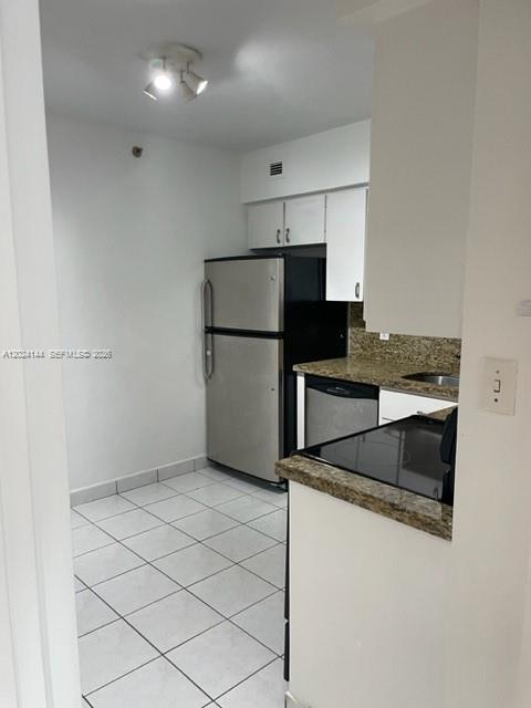 Building Photo - 5600 Collins Ave