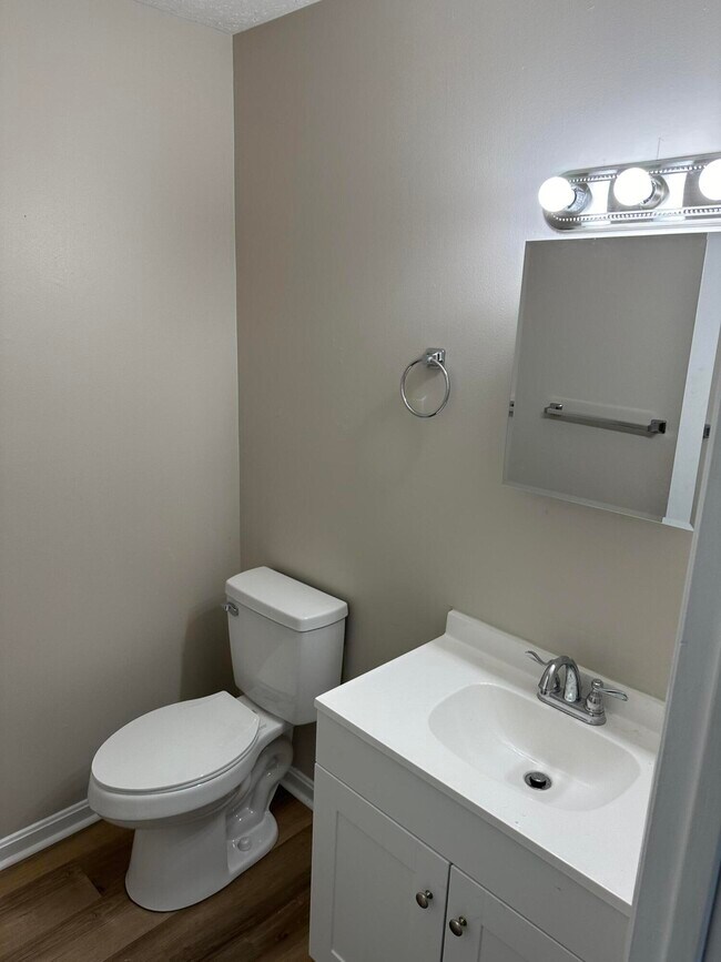 Building Photo - 788 Ridgeview Dr