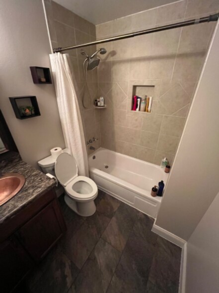 Building Photo - 2537 W Laurel St