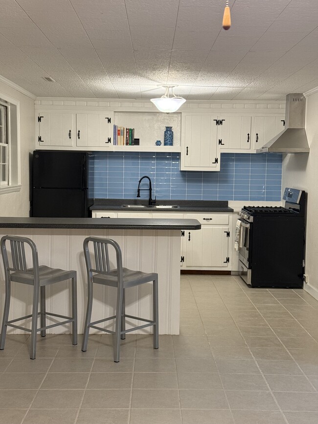 Newly renovated kitchen - 714 Bradley Rd