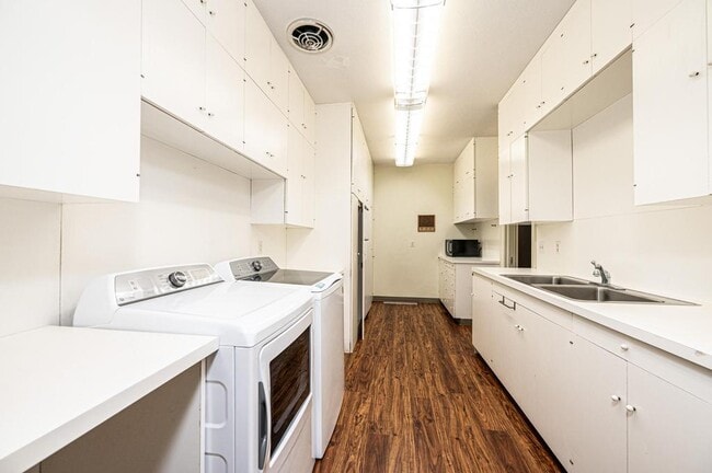 Building Photo - 153 Hillhaven Pl SE