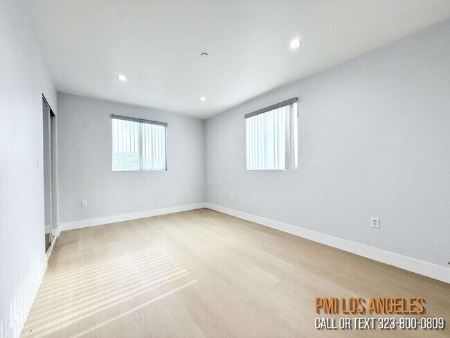 Building Photo - 208 1/2 E 87th St