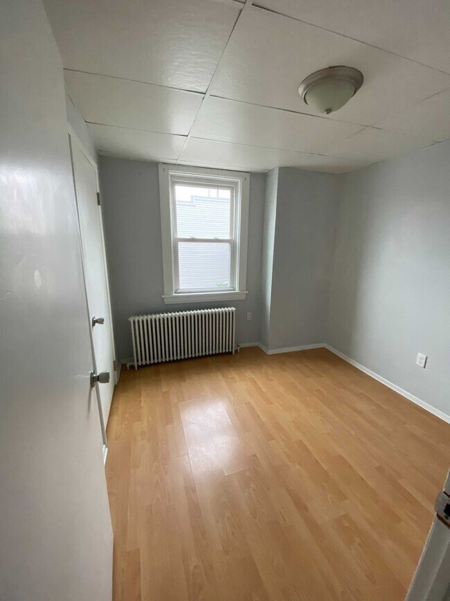 Building Photo - Awesome building in a super convenient neighborhood!