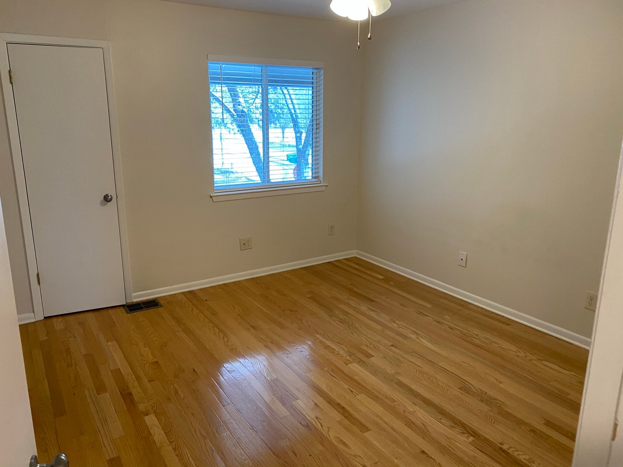 Building Photo - 3216 Crosscreek Dr