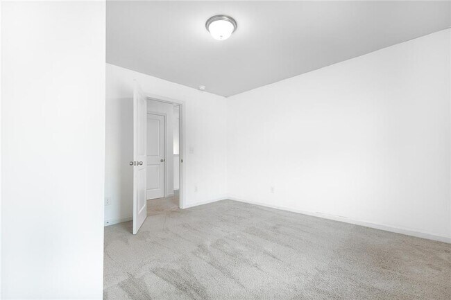 Building Photo - 7095 Gladstone Cir