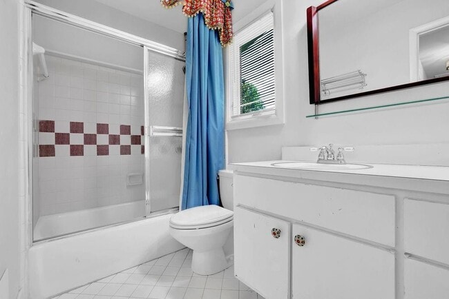 Building Photo - 505 River Valley Rd NW