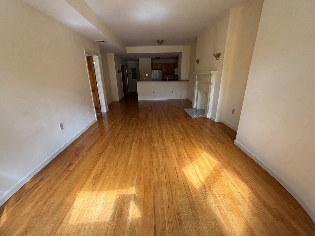 Building Photo - 1402 Beacon St