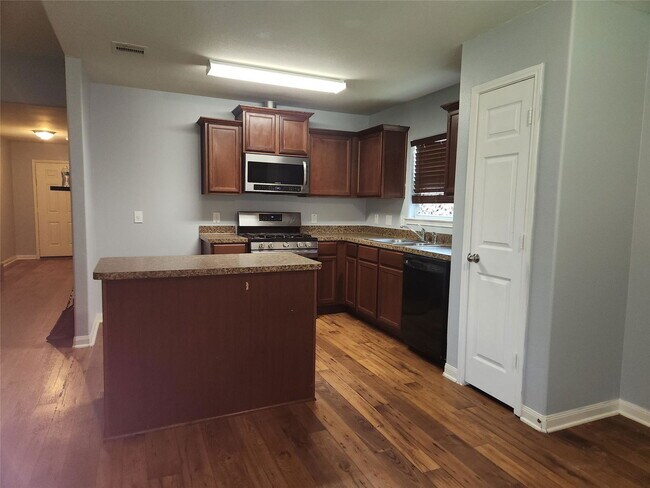 Building Photo - 303 Pine Mist Ln