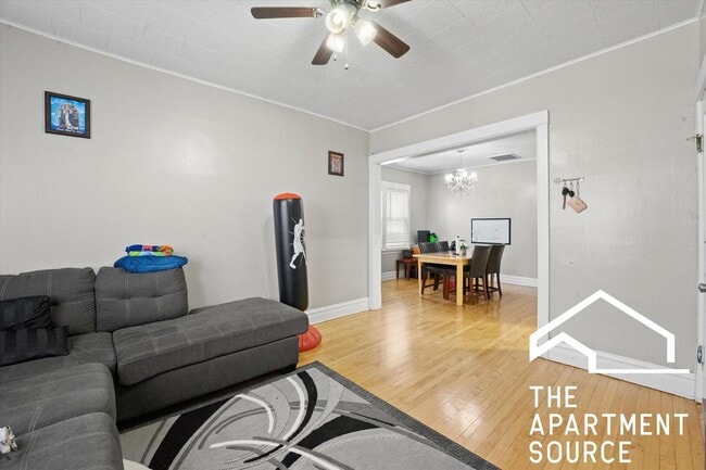 Building Photo - 4135 W Henderson St