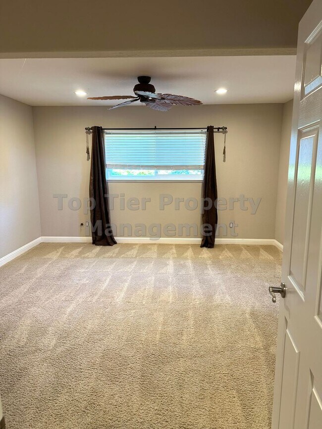 Building Photo - Spacious 4 Bed / 2.5 Bath / 2,106 Sqft Mar...