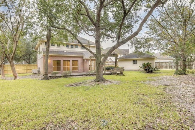 Building Photo - 2117 Enchanted Lake Dr