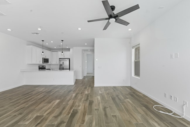 Building Photo - Like Brand New Luxurious Modern 3 Bedroom 2 Bath Townhome in Warner Meadow – Rare Rental Opportun...