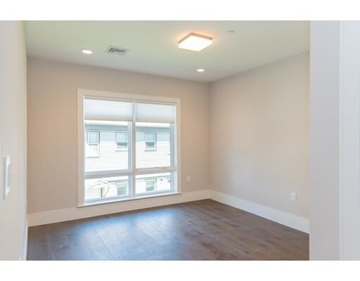 Building Photo - 218 Market St