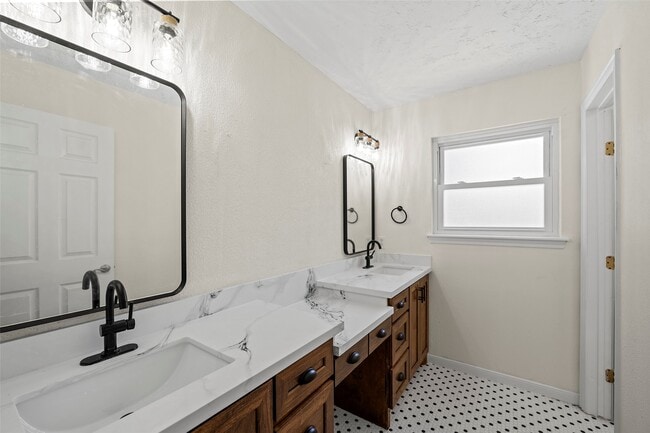 Building Photo - 8114 Coolshire Ln