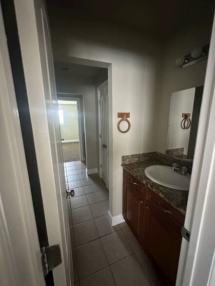 Upstairs Bathroom - 8540 Huntington Park Dr