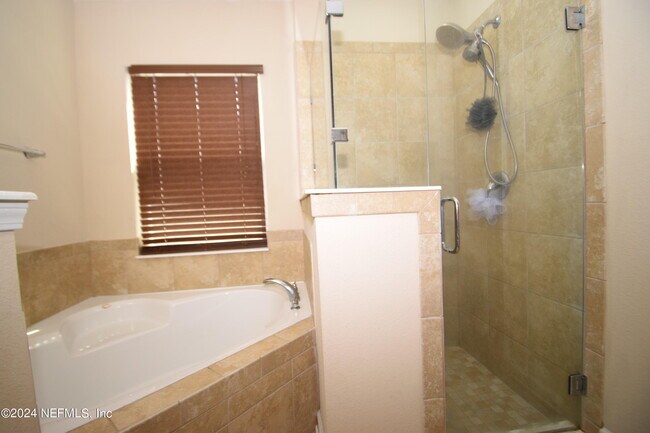 Building Photo - 12593 Itani Wy