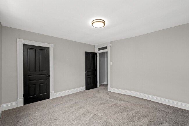 Building Photo - Stunning 3 bedroom home in McKees Rocks available May 15!