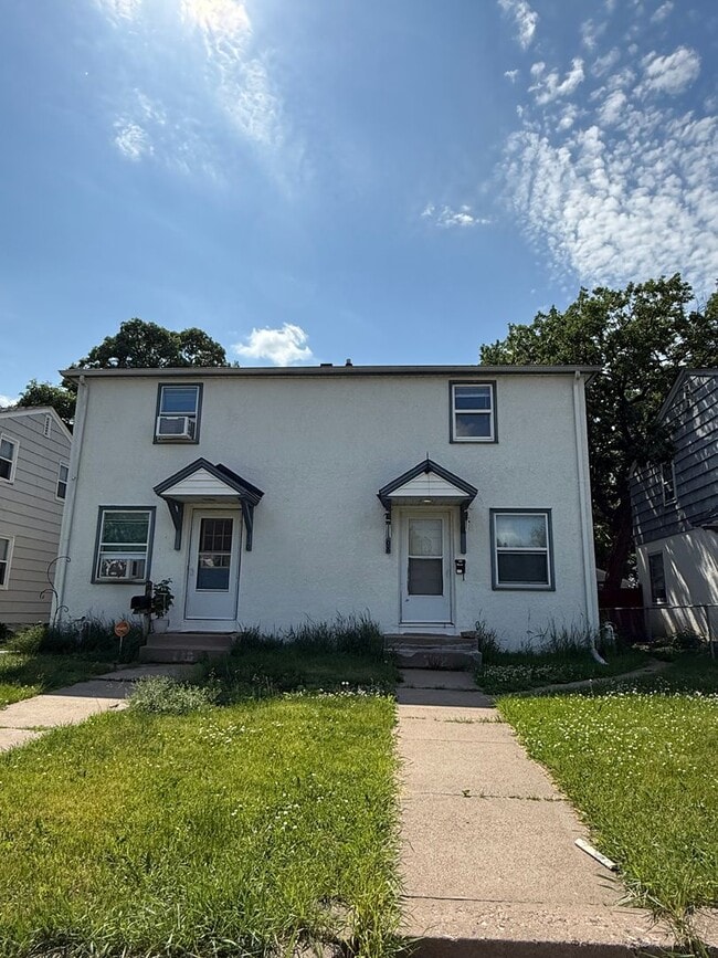 Building Photo - 708-710 1st Ave S