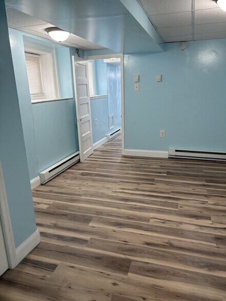 Building Photo - 700 S 60th St