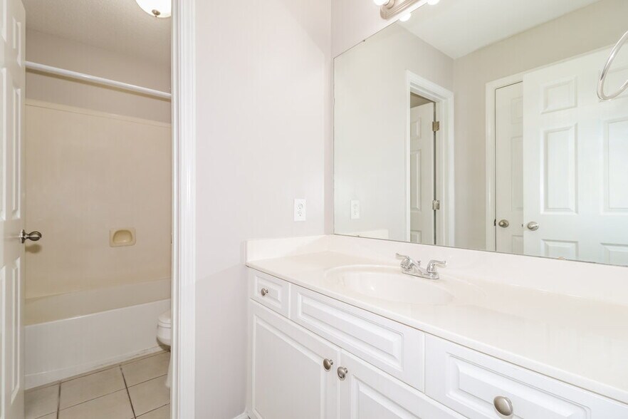 Building Photo - 205 Magnolia Garden Ln