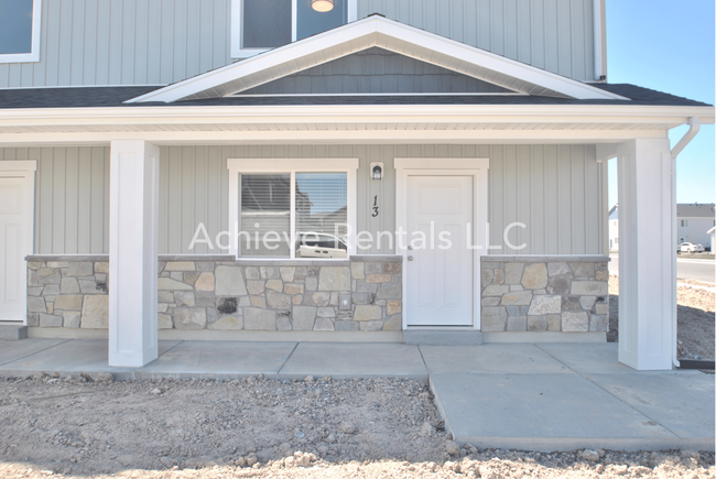 Building Photo - 360 N 2650 W