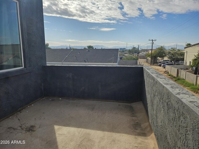 Building Photo - 1402 S 10th Ave