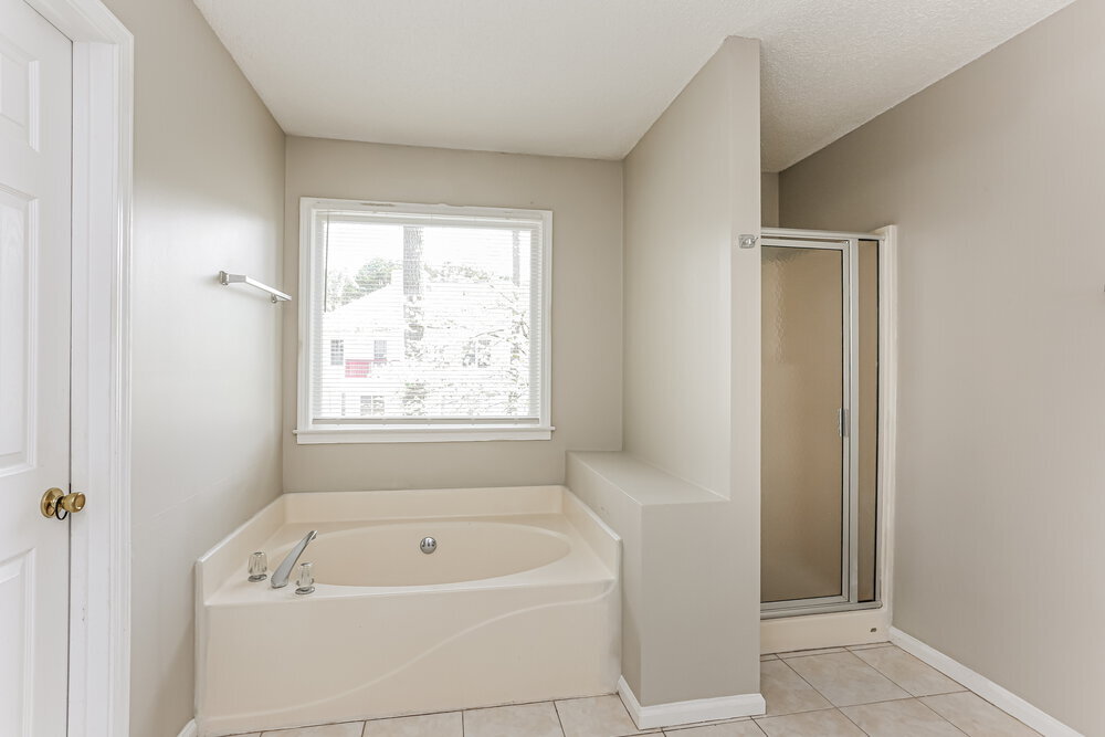 Building Photo - 460 Heathgate Dr SW