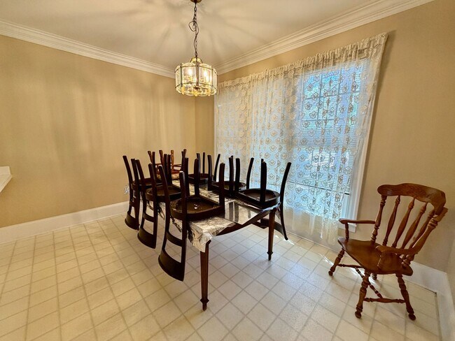 Building Photo - 525 Meadow Brook Dr