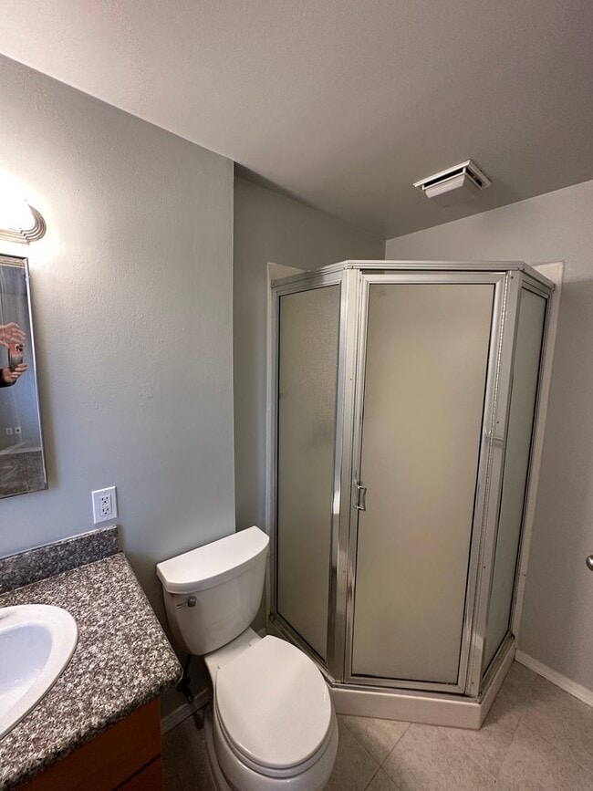 Building Photo - Charming 3 Bed 2 Bath Home with 2-Car Garage in Maple Leaf