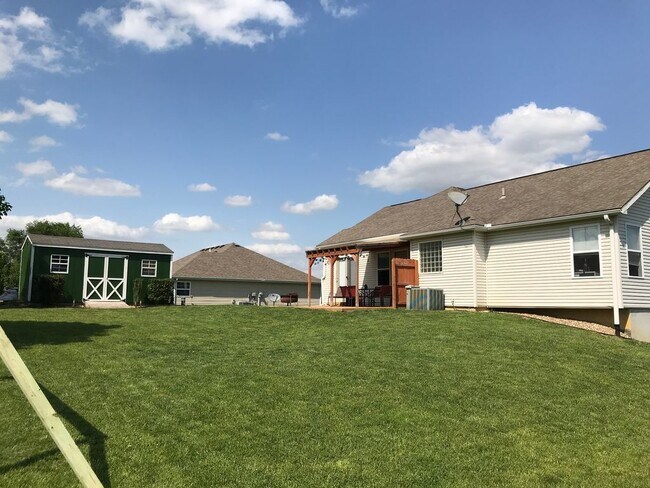 Building Photo - 449 Poplar St