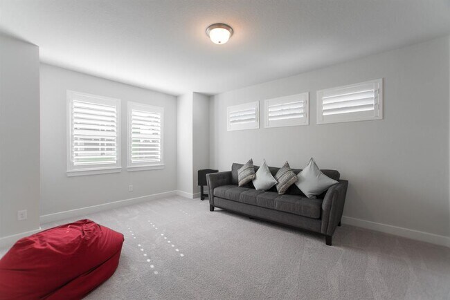 Building Photo - 71 Perennial Cyn Dr