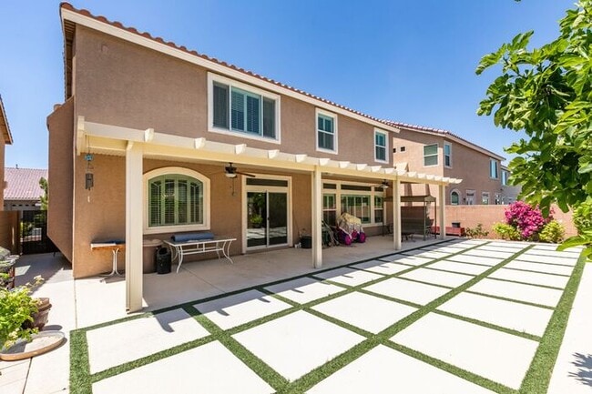 Building Photo - Bright & Spacious 5-Bedroom Home with 3-Car Garage in 89141