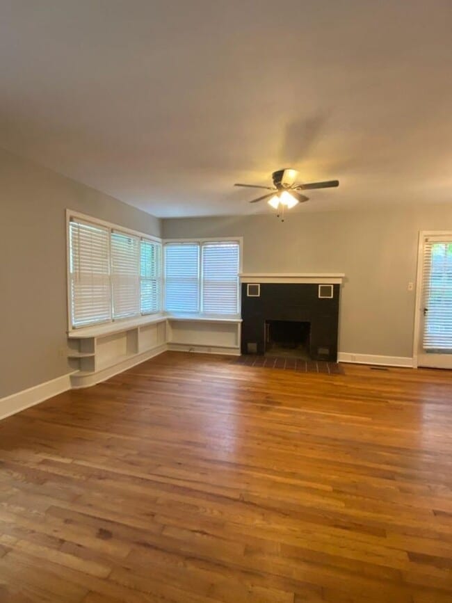 Building Photo - Fabulous Black Mountain Location!