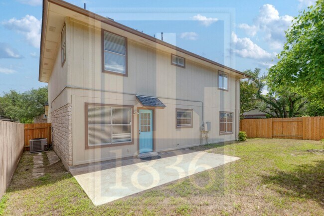 Building Photo - 13210 Vendrell Dr