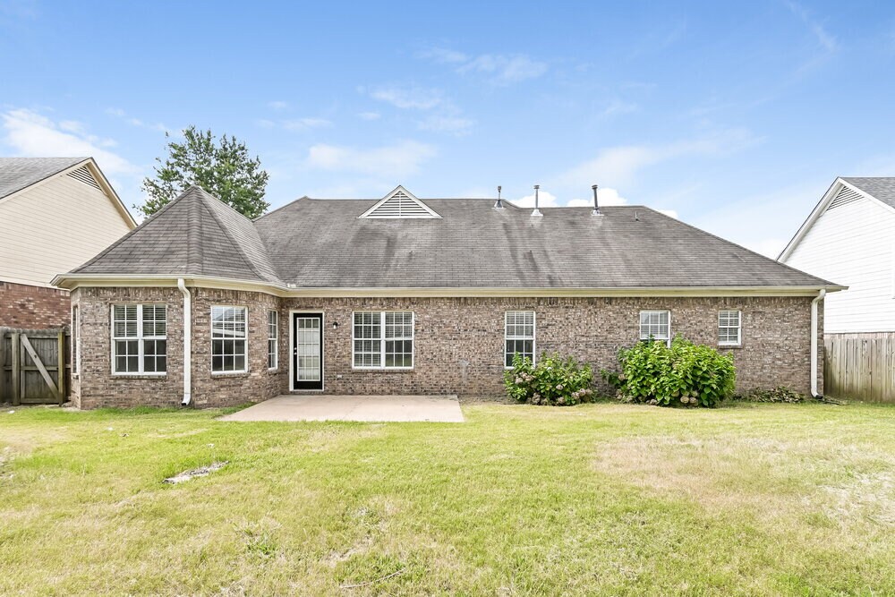 Building Photo - 2552 Pyramid Dr