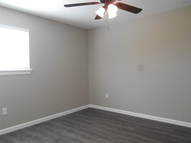 Building Photo - 1547 Greenfield Rd