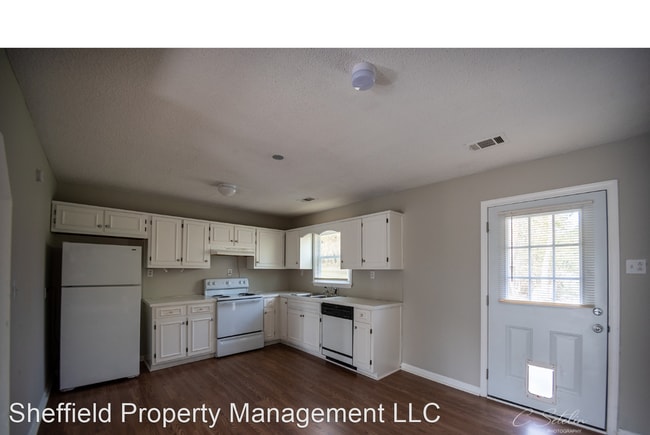 Building Photo - 3 br, 1.5 bath House - 161 Lee Rd 207