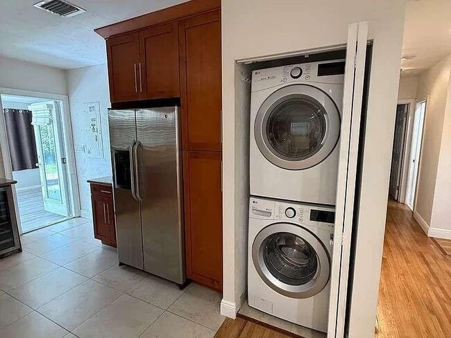 Building Photo - 4301 SW 60th Pl