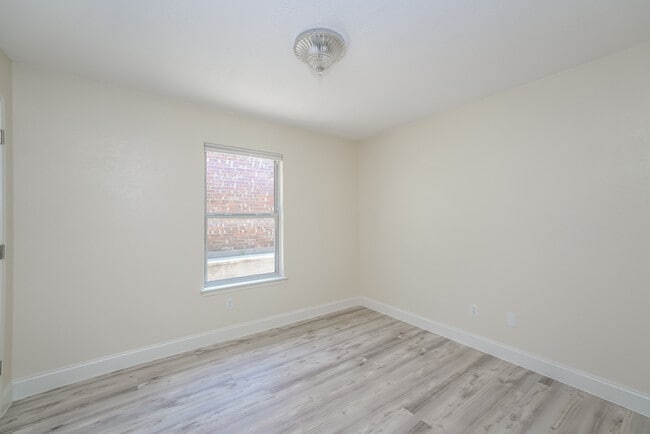 Building Photo - 1211 Hilburn Ct