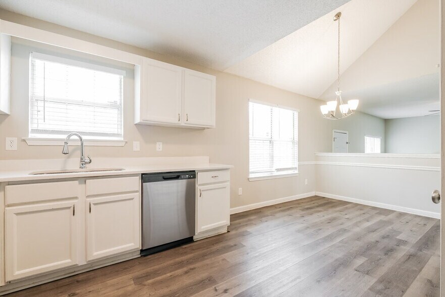 Building Photo - 3444 Sumter Pl