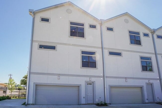 Building Photo - 3351 Kilgore St