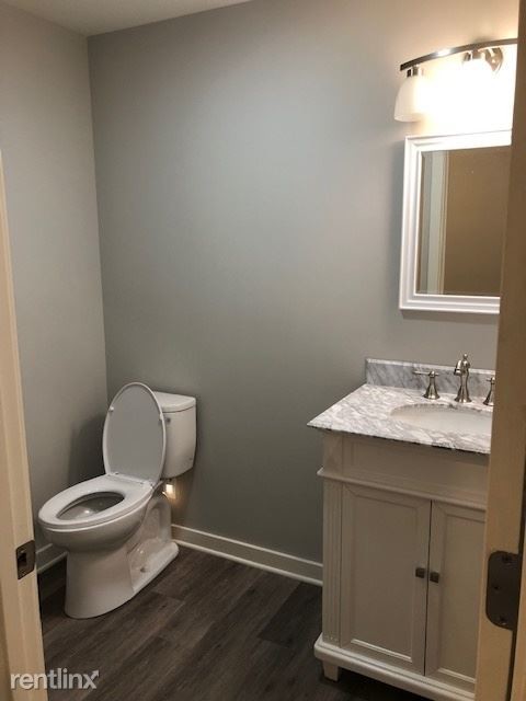 Building Photo - 3 br, 2.5 bath Townhome - 530 E 27th St