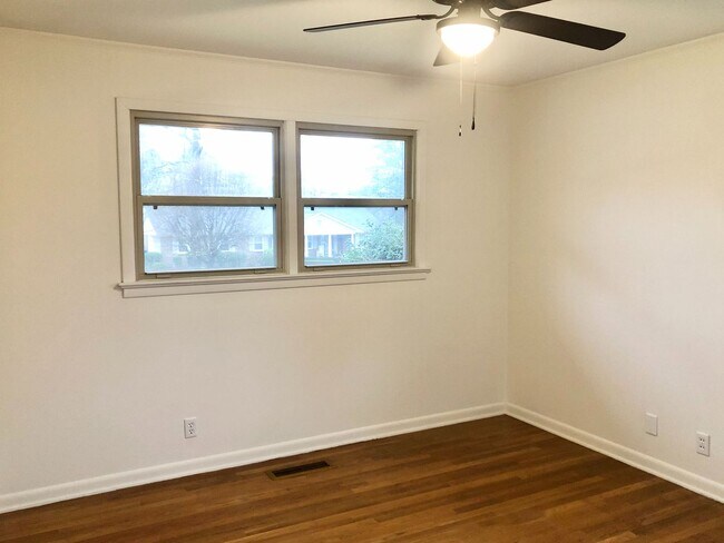 Building Photo - 3 bed 2 bath family rental