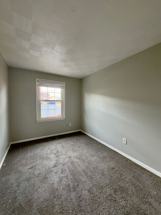 Building Photo - 5371 King Arthur Cir