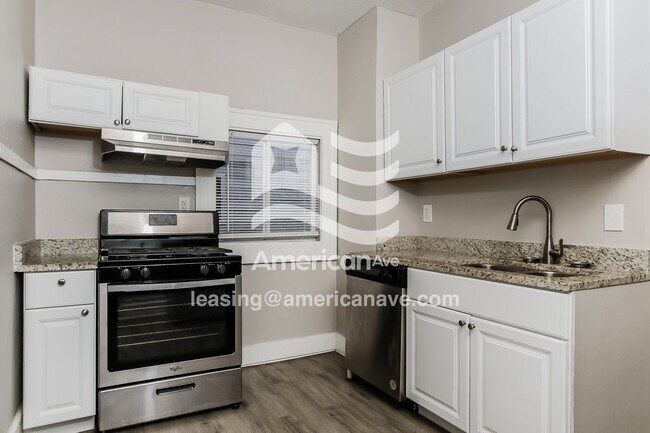 Building Photo - 1015 W 32nd St