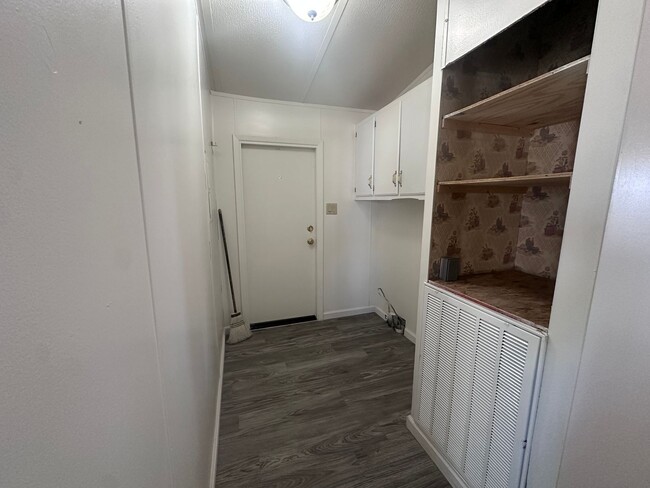 Building Photo - 2br 1Ba Manufactured Home with large Patio Front/Rear yard plus garden area