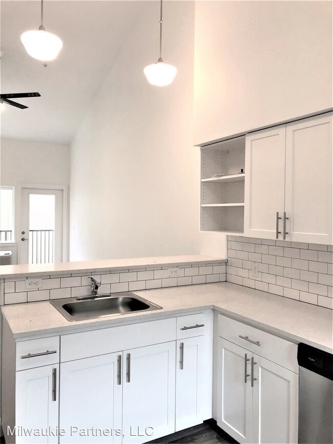 Building Photo - 7510 SE Milwaukie Ave