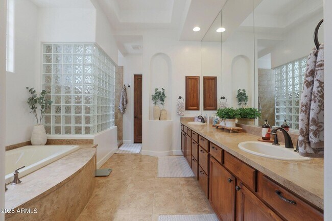 Building Photo - 9973 E Edgestone Dr